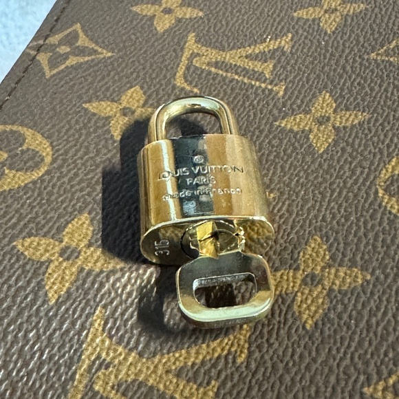Louis Vuitton brass lock set with key #315 very good condition! Authentic - Picture 2 of 3